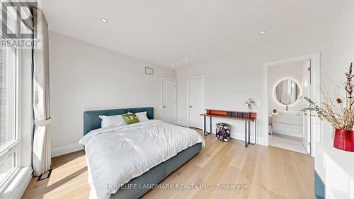 44 David Dunlap Boulevard, Richmond Hill, ON - Indoor Photo Showing Bedroom