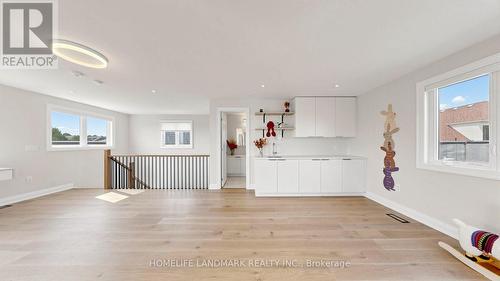44 David Dunlap Boulevard, Richmond Hill, ON - Indoor