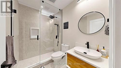 44 David Dunlap Boulevard, Richmond Hill, ON - Indoor Photo Showing Bathroom