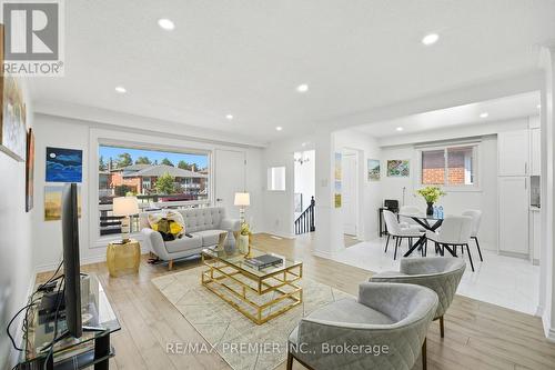 15 Madonna Gardens, Toronto, ON - Indoor Photo Showing Living Room