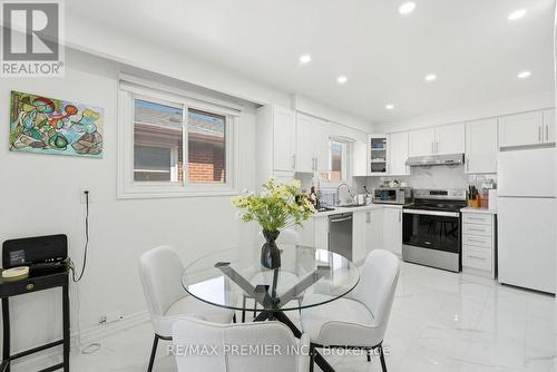 15 Madonna Gardens, Toronto, ON - Indoor