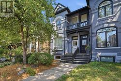 31 SORAUREN AVENUE Toronto, ON M6R 2C8