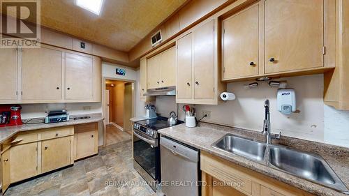 4 Farley Place, St. Thomas, ON - Indoor Photo Showing Kitchen With Double Sink