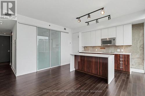 1512 - 300 Lisgar Street, Ottawa, ON - Indoor Photo Showing Kitchen