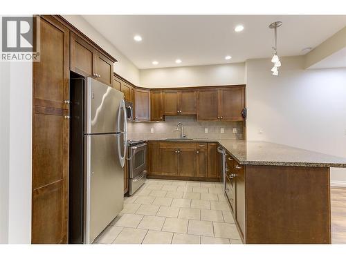 3842 Old Okanagan Highway Unit# 4205, West Kelowna, BC - Indoor Photo Showing Kitchen