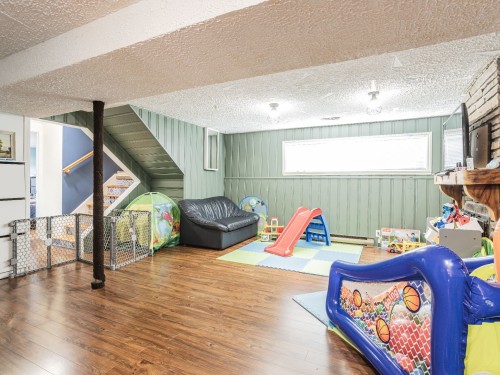 Salle de jeux - 79 Rue Huneault, Pincourt, QC - Indoor