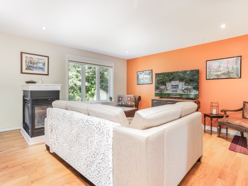 Salon - 79 Rue Huneault, Pincourt, QC - Indoor Photo Showing Living Room With Fireplace