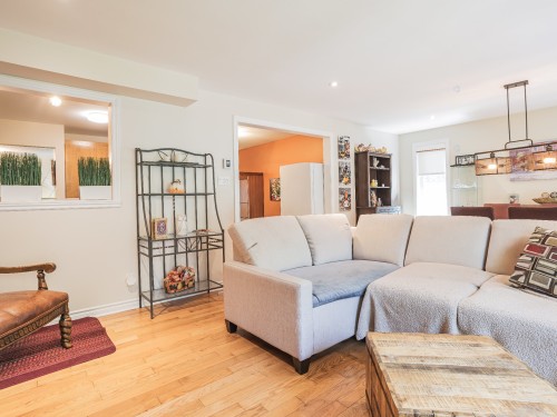 Salon - 79 Rue Huneault, Pincourt, QC - Indoor Photo Showing Living Room