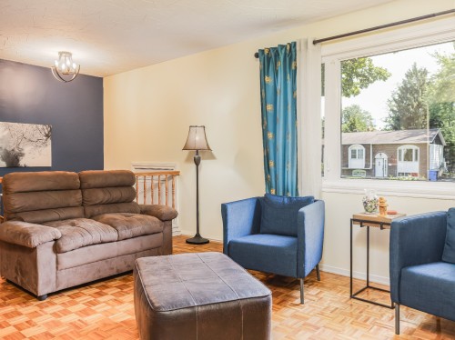 Salon - 79 Rue Huneault, Pincourt, QC - Indoor Photo Showing Living Room