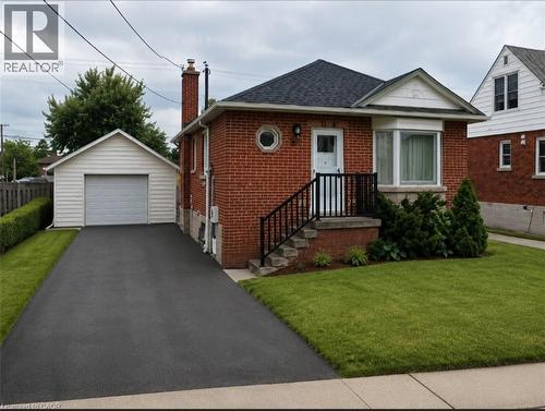 Brick exterior with a prominent bay window and round accent window - 132 East 31St Street, Hamilton, ON - Outdoor