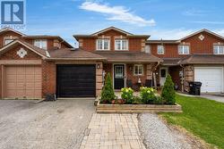 195 DUNSMORE LANE Barrie, ON L4M 6Z8