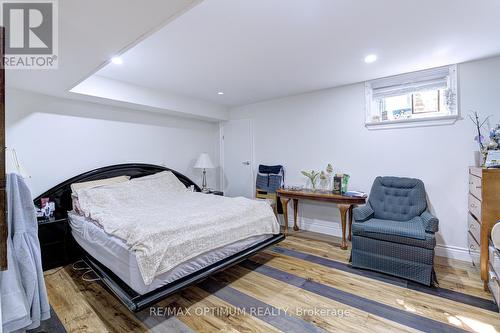 1747 Coram Crescent, Mississauga, ON - Indoor Photo Showing Bedroom
