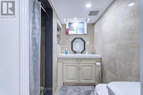 1747 Coram Crescent, Mississauga, ON - Indoor Photo Showing Bathroom