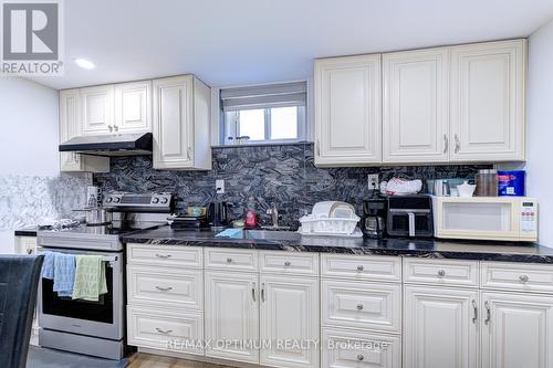 1747 Coram Crescent, Mississauga, ON - Indoor Photo Showing Kitchen
