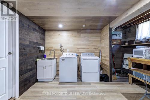 1747 Coram Crescent, Mississauga, ON - Indoor Photo Showing Laundry Room