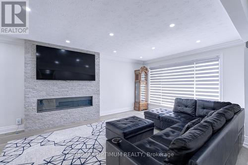 1747 Coram Crescent, Mississauga, ON - Indoor Photo Showing Living Room With Fireplace