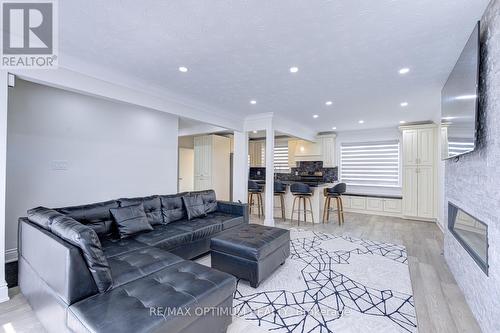 1747 Coram Crescent, Mississauga, ON - Indoor Photo Showing Other Room