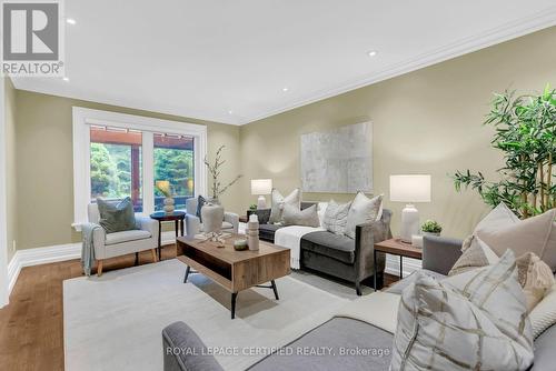 3650 Baird Court, Mississauga, ON - Indoor Photo Showing Living Room