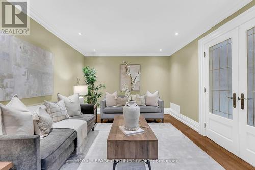 3650 Baird Court, Mississauga, ON - Indoor Photo Showing Living Room