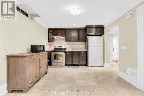3650 Baird Court, Mississauga, ON - Indoor Photo Showing Kitchen