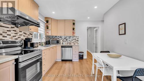 362 Kingsbridge Garden Circle, Mississauga, ON - Indoor Photo Showing Kitchen