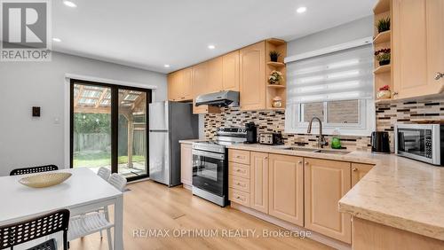 362 Kingsbridge Garden Circle, Mississauga, ON - Indoor Photo Showing Kitchen
