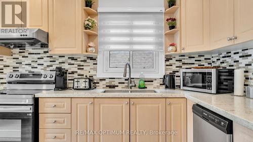 362 Kingsbridge Garden Circle, Mississauga, ON - Indoor Photo Showing Kitchen With Upgraded Kitchen