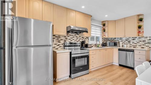 362 Kingsbridge Garden Circle, Mississauga, ON - Indoor Photo Showing Kitchen