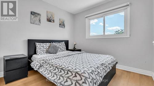 362 Kingsbridge Garden Circle, Mississauga, ON - Indoor Photo Showing Bedroom