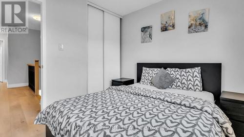 362 Kingsbridge Garden Circle, Mississauga, ON - Indoor Photo Showing Bedroom