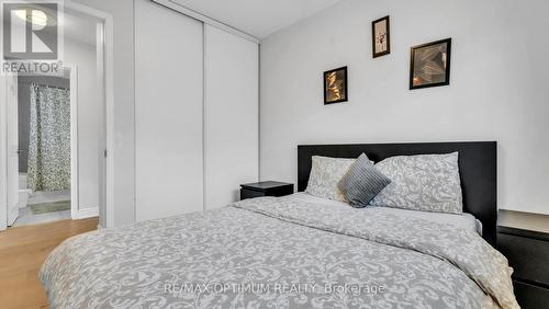 362 Kingsbridge Garden Circle, Mississauga, ON - Indoor Photo Showing Bedroom