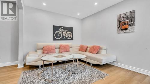 362 Kingsbridge Garden Circle, Mississauga, ON - Indoor Photo Showing Living Room