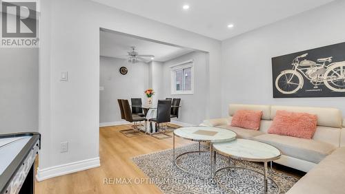 362 Kingsbridge Garden Circle, Mississauga, ON - Indoor Photo Showing Living Room