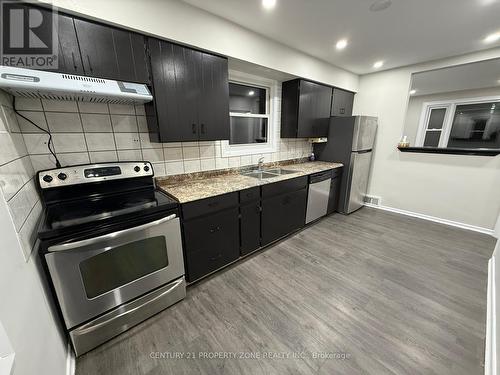 6300 Corwin Crescent, Niagara Falls, ON - Indoor Photo Showing Kitchen With Double Sink