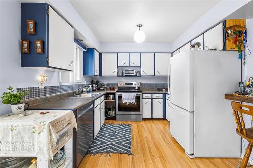 285 Tadanac Boulevard, Kimberley, BC - Indoor Photo Showing Kitchen