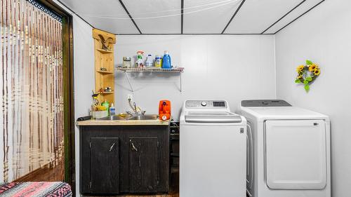 285 Tadanac Boulevard, Kimberley, BC - Indoor Photo Showing Laundry Room