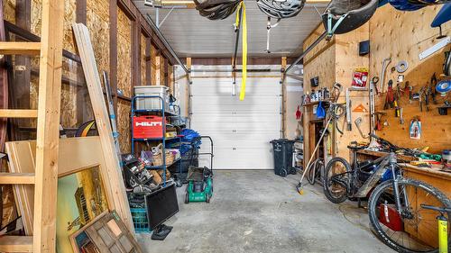 285 Tadanac Boulevard, Kimberley, BC - Indoor Photo Showing Garage