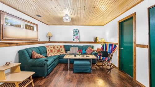 285 Tadanac Boulevard, Kimberley, BC - Indoor Photo Showing Living Room