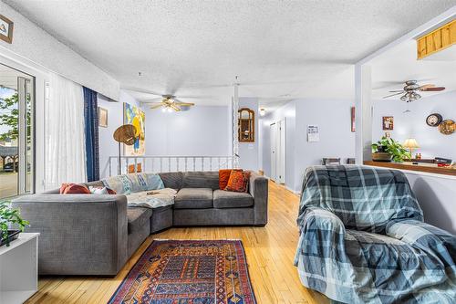 285 Tadanac Boulevard, Kimberley, BC - Indoor Photo Showing Living Room