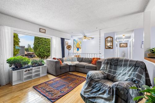 285 Tadanac Boulevard, Kimberley, BC - Indoor Photo Showing Living Room