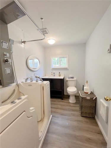 401 Conuma Dr, Gold River, BC 