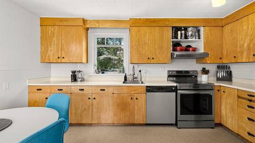 111 5Th Avenue, Kimberley, BC - Indoor Photo Showing Kitchen