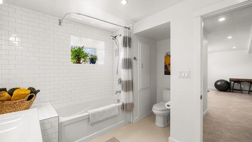 111 5Th Avenue, Kimberley, BC - Indoor Photo Showing Bathroom