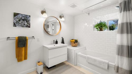 111 5Th Avenue, Kimberley, BC - Indoor Photo Showing Bathroom