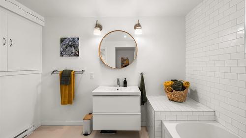 111 5Th Avenue, Kimberley, BC - Indoor Photo Showing Bathroom