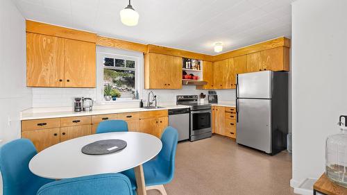 111 5Th Avenue, Kimberley, BC - Indoor Photo Showing Kitchen