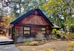 649 Woodcreek Dr North Saanich, BC V8L 5K5