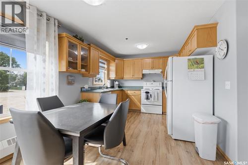 205 100 5Th Avenue, Regina Beach, SK - Indoor Photo Showing Kitchen