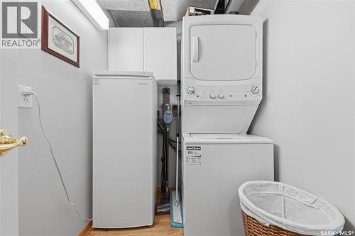 205 100 5Th Avenue, Regina Beach, SK - Indoor Photo Showing Laundry Room