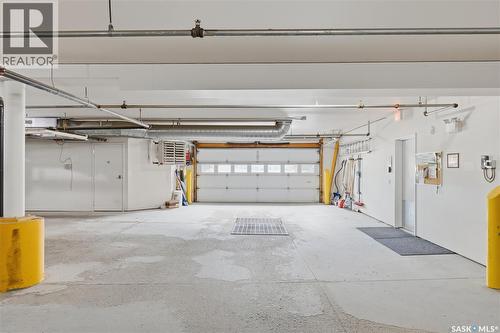 205 100 5Th Avenue, Regina Beach, SK - Indoor Photo Showing Garage